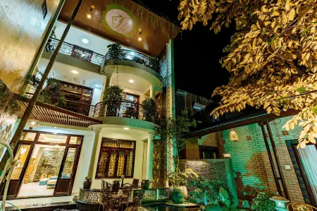 Nana House Homestay Отели рядом с достопримечательностью «Tomb of Dục Đức»