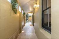 Millers Point Home Harbourside Hotels in Dawes Point