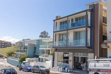 Beachfront luxury 3 beds with ocean view balcony