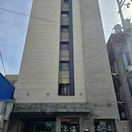 BROWN-DOT HOTEL(Busan-jin Station) Отели рядом с достопримечательностью «Администрация района Дон»