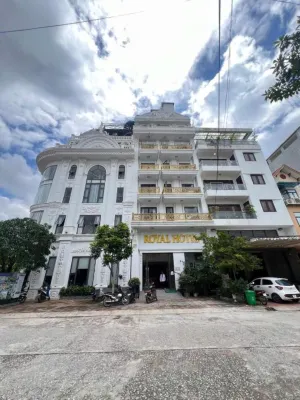 Royal Hotel Các khách sạn gần Thánh Đường Giáo Xứ Trà Cổ