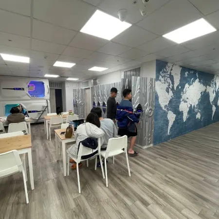 Galaxy Hotel Отели рядом с достопримечательностью «Железнодорожный вокзал Луодонга»