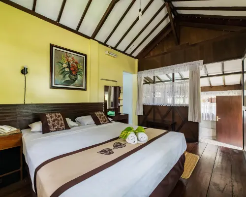 Dedaunan Guesthouse Hotels in Junrejo