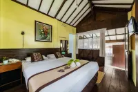 Dedaunan Guesthouse - Pools
