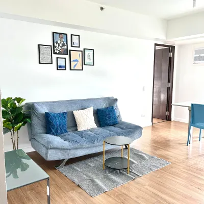 Spacious and Cozy 1BR Condo Unit in Abreeza Place 9th Floor Отели рядом с достопримечательностью «Абриза Молл»