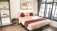 H & R Farm Villa - Parkplatz