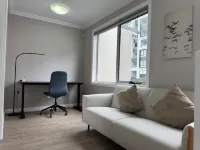 Spacious & Quiet 4BR, 3BA Home City Centre Walk to Train & Shopping - Parkplatz