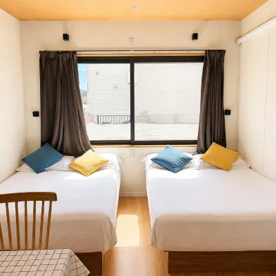 Minutes to USJ (1 Station) | Cozy 1st Floor Apt | Max 4 Guests Hotels near خليج أوساكا