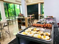 Three Bridges Hotel - breakfast