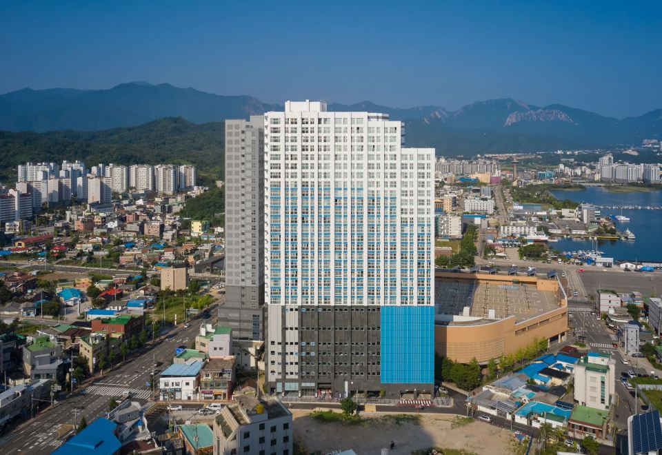 2. 더 호텔 속초 ..