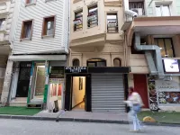 AYA LANGA HOTEL 예니카피 페리 주변 호텔