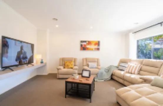 Lux Clyde North Super Spacious Retreat