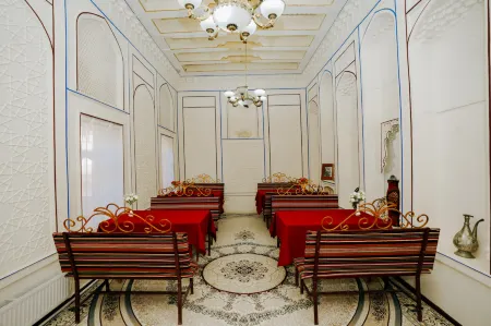 B-House Boutique with Terrace Отели рядом с достопримечательностью «Медресе Чор Минор»