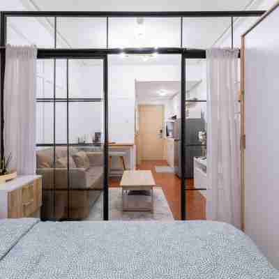 Scandinavian 1BR Condo w/ Free Parking – Trees Residences, Fairview Quezon City Rooms