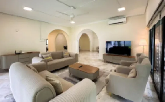 ダマンサラ ハイツ ラグジュアリー ヴィラ ウィズ プール