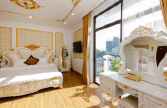 Van Don Royal Hotel