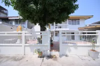 Morya House - 공항 셔틀버스