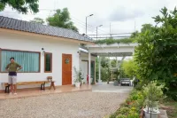 Three Neem Trees House - parking