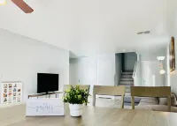 Stunning 5BR Mint Retreat Office & Accessible Bath - chambre d’hôtes