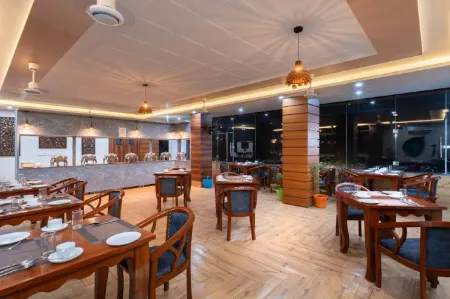 Riviera Resort  Rishikesh Отели рядом с достопримечательностью «Eden Rock River Resort»