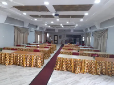 Royal Lee's Hotel