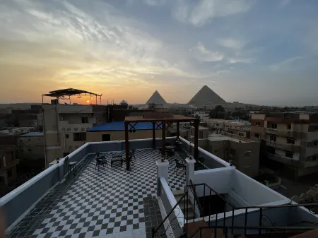 Pyramids Gate Hotel