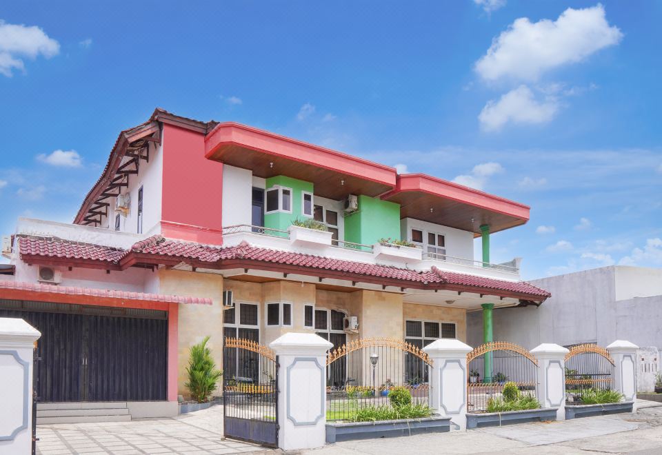 Capital O 94914 Kemayoran Guest House Images