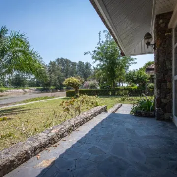 F4 Beach House Kitchen BBQ 3 Bedrooms Large Yard