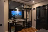 ลัคกี้ มังกี้ มิดิ โฮเทล