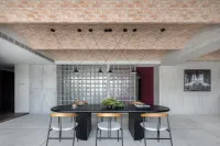 H suite inn
