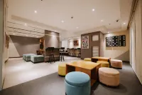1BR Florence McKinley | Near Venice Mall & BGC