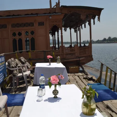 Palace Heights Houseboats