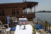 Palace Heights Houseboats