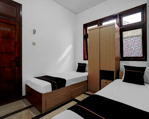 OYO 95035 Harmony Guest House Syariah Sawojajar Hôtels à : Pakis