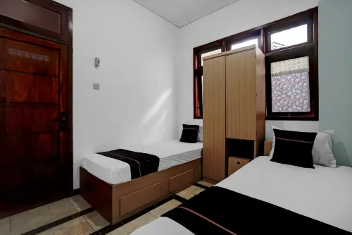 OYO 95035 Harmony Guest House Syariah Sawojajar