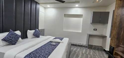 Hotel Krishna - 3 ดาว