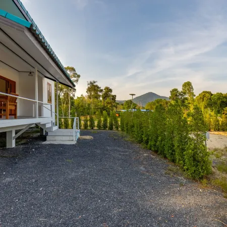 Hin Kong Hide Away 1