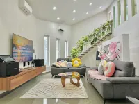 Mount Austin Landed Homestay 16pax Karaoke Jacuzzi BBQ by Stayrene -  Casas de vacaciones