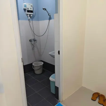 V Cloud Hills Boarding House Libertad Pasay by RedDoorz