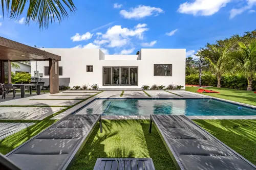 Beautiful 4BR Miami Villa with Heated Pool & Private Game Yard - Pet friendly