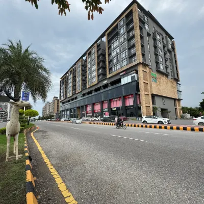 Modern 2BHK | City View | PS4 | Self Check-In Hotels near Gulberg Rabi Center
