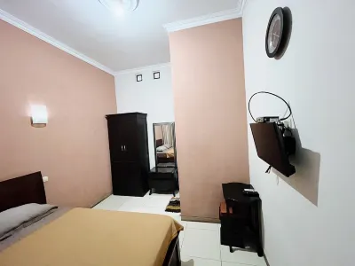 Guest House Kraton Mas Các khách sạn gần Dermaga Baru Pelabuhan Tamperan
