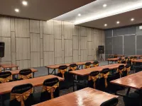 De La Charis Hote By Waringin Hospitality Hotel di Kabupaten Tuban