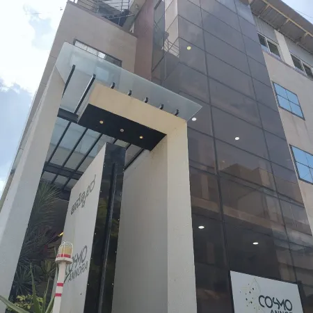VH Hotels - Domlur Отели рядом с достопримечательностью «Бизнес-комплекс RMZ Infinity»