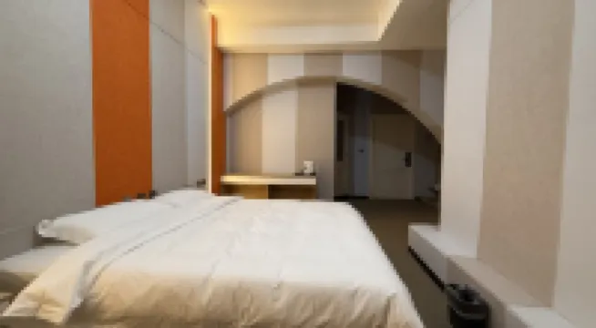 China-Kazakhstan Friendship Grand Hotel（Mahatma Gandhi Park）