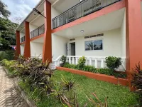 Luxury Lakeview flat 8 mins from Speke Resort