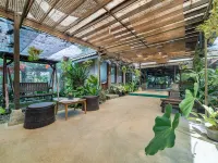 Dedaunan Guesthouse Hotels in Junrejo