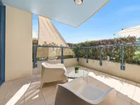 MetaWiseBnB Cronulla Beach Walk to Train & Shops Hotels in Cronulla