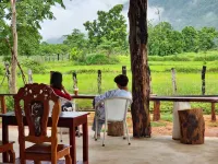 Cow Barn Cafe and Lodge Preah Vihear - bar