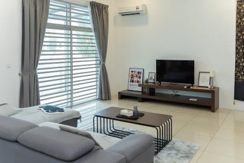 Cozy & Peaceful Retreat 4BR@Hijauan Hills by Jovial - Виллы